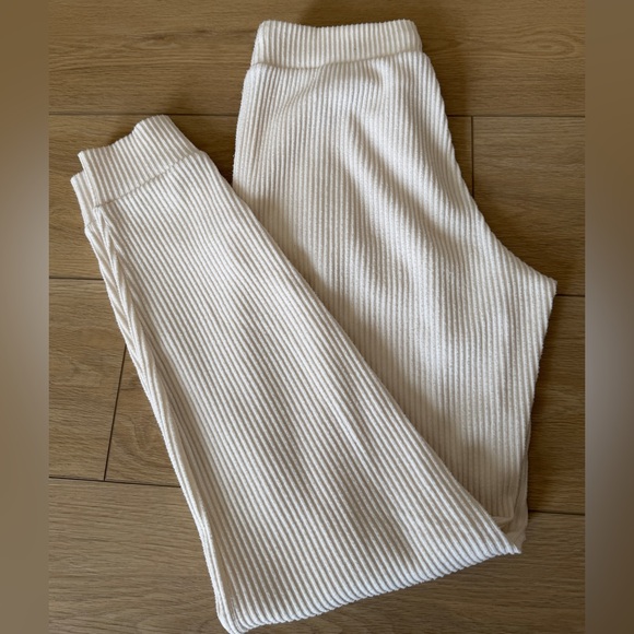 ALO Muse Cream Ribbed Pants - Picture 2 of 5